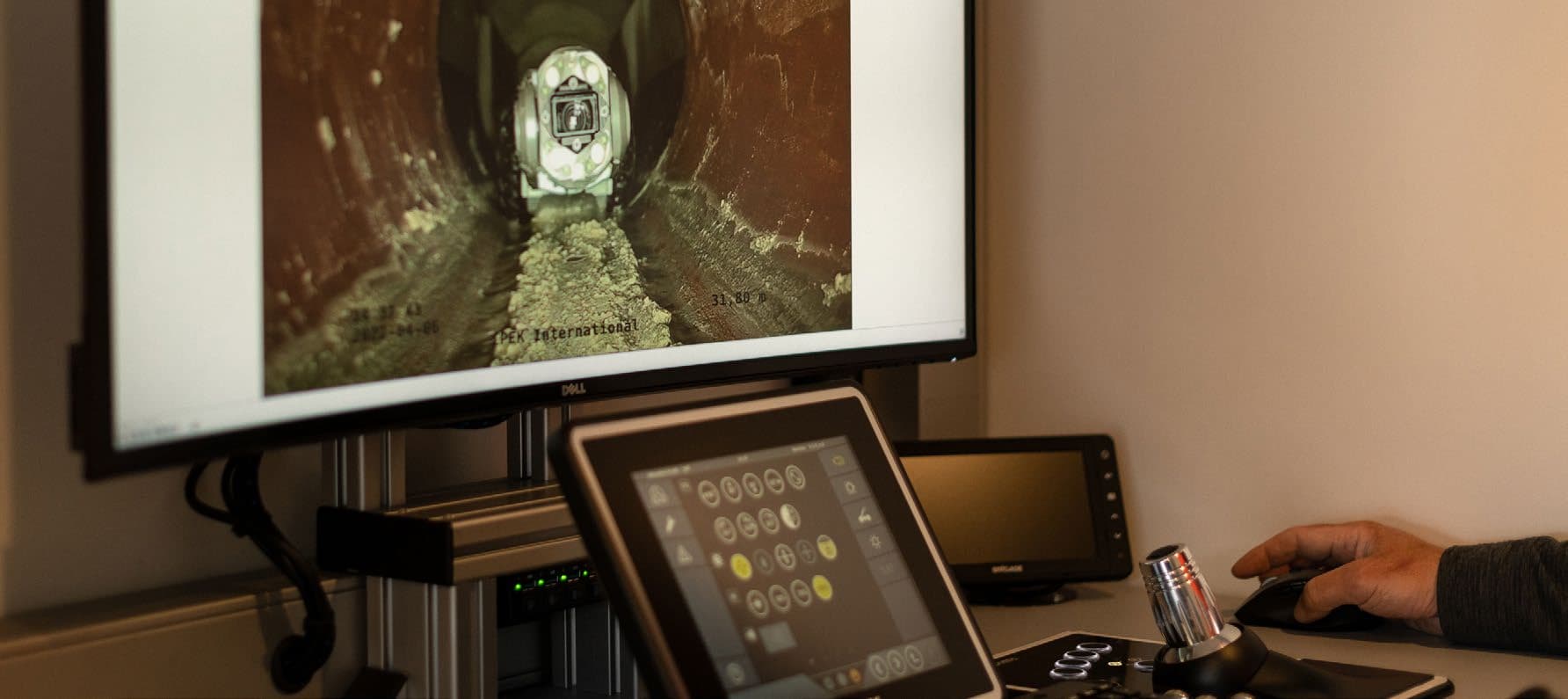 Stanowisko operatora iPEK DCX5000 w pojeździe inspekcyjnym