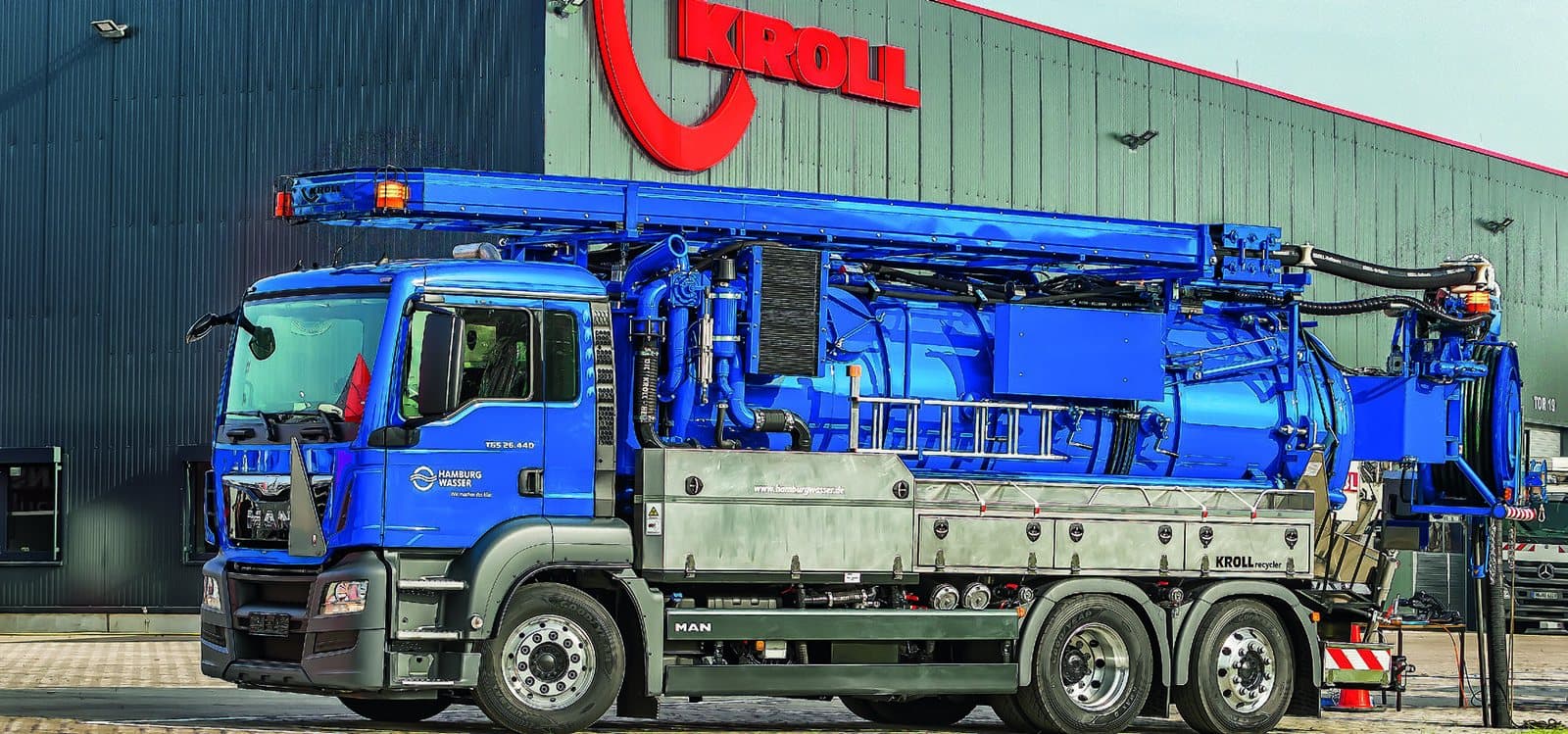 Pojazd KROLL Recycler z systemem odzysku wody w barwach Hamburg Wasser
