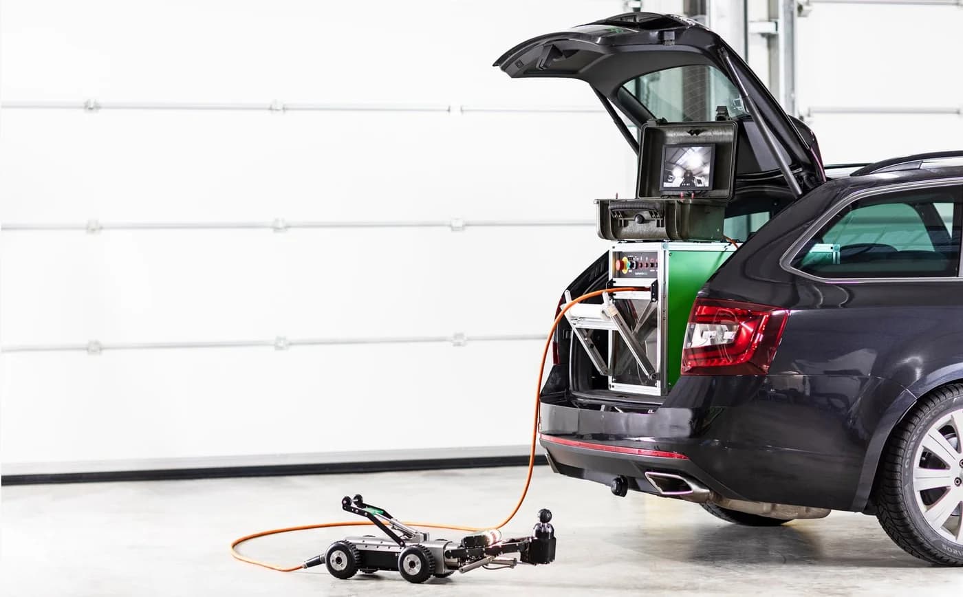 eCutter light — kompaktowy robot frezujący przewożony samochodem osobowym